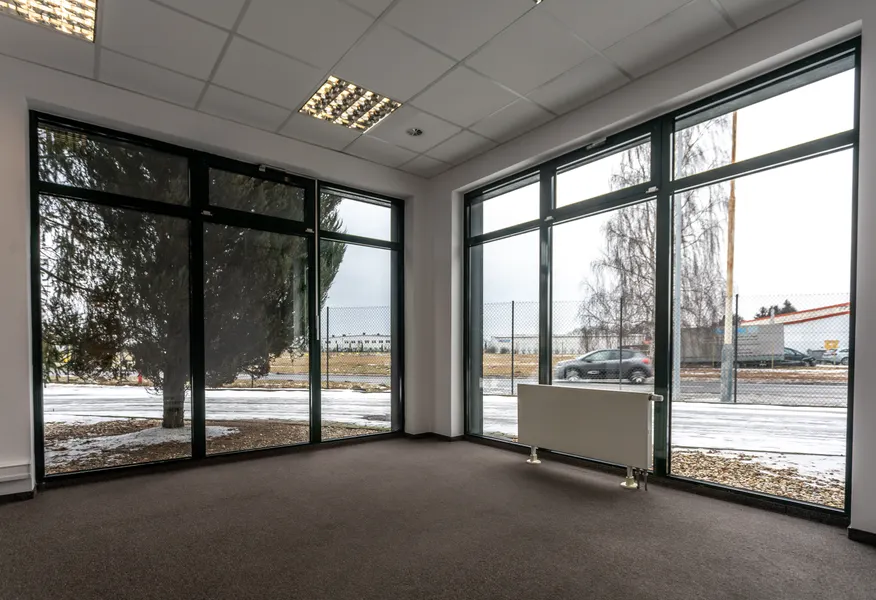 Obiekt Budynek produkcyjno-biurowy w Sadach