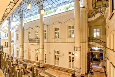 Dom Dochodowy o Trzech Frontach