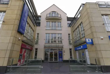 Corner Plaza