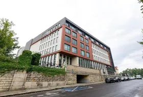 Biuro Fronton Office Center