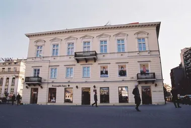 Dom Dochodowy o Trzech Frontach